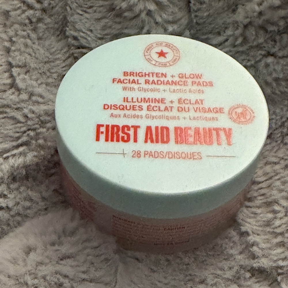 First Aid Beauty Brighten + Glow Facial Radiance Pads - nwt 28 pads travel